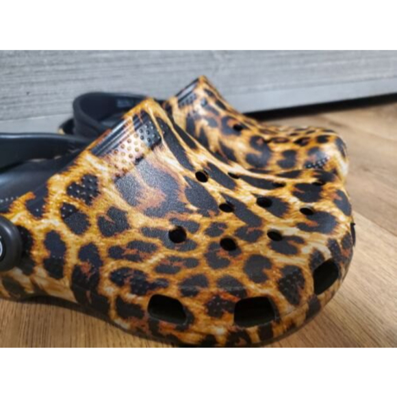 Crocs Classic Leopard Animal Print Womens Size 4 or Junior 2 Comfort Clog 206548 - Picture 2 of 3
